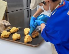 近江八幡西中学校の生徒さんが体験学習に来ています。