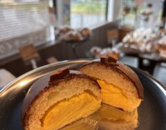 11月29日(土)より、エクレアクリームパン・アーモンドチョコクロワッサンを販売いたします。